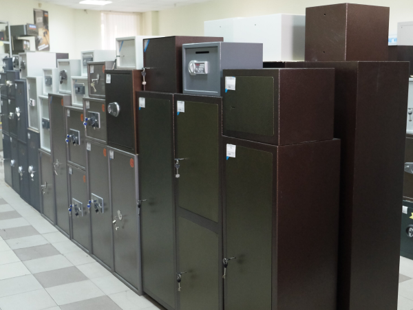 Название попадет в аттрибут alt, title